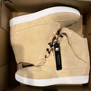 NWT Sorel wedge tennis shoes. SIZE 9